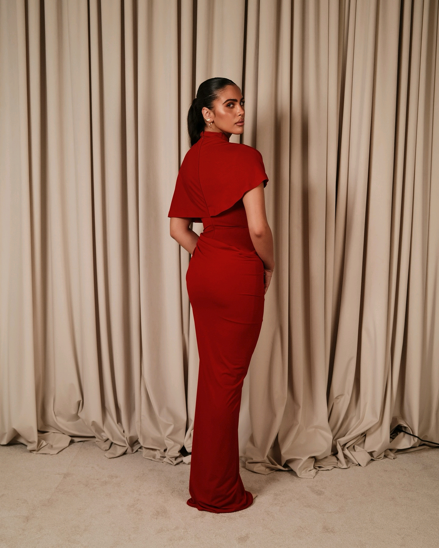 GOWN 2076