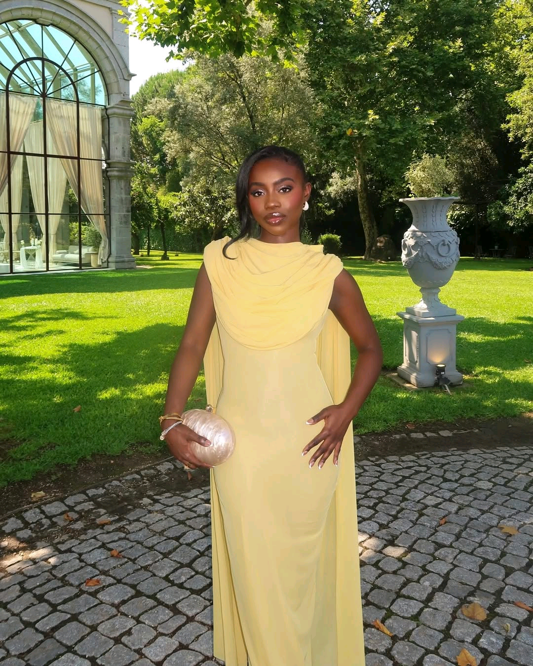 GOWN 976