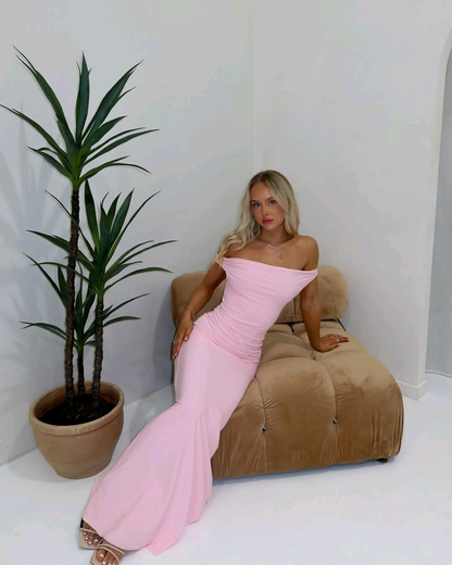 GOWN 747