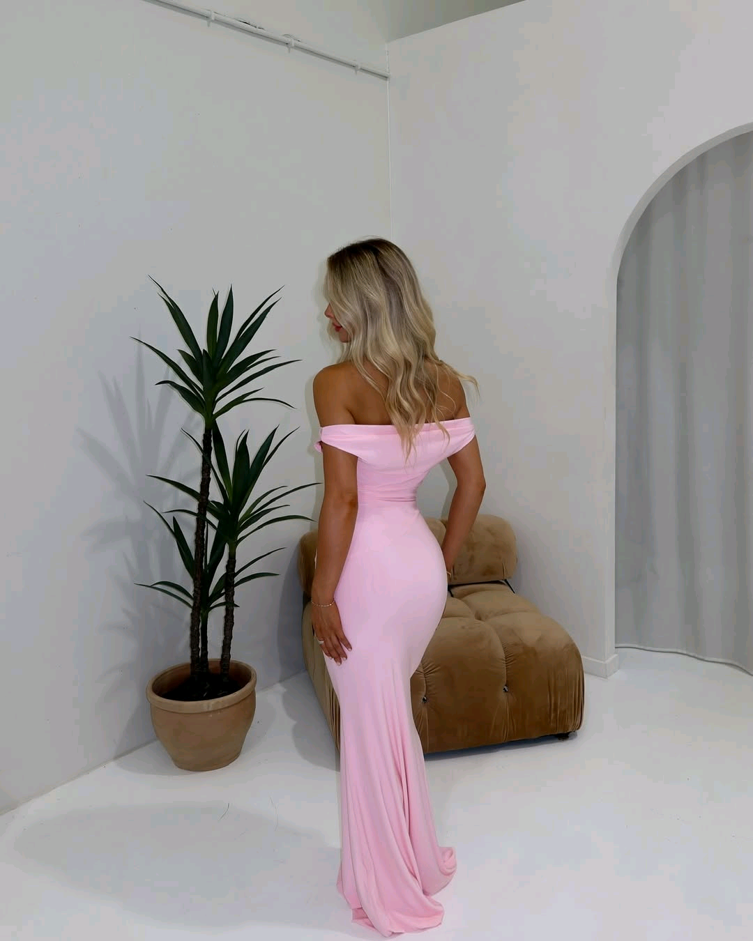GOWN 747