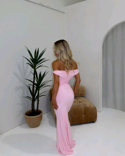 GOWN 747