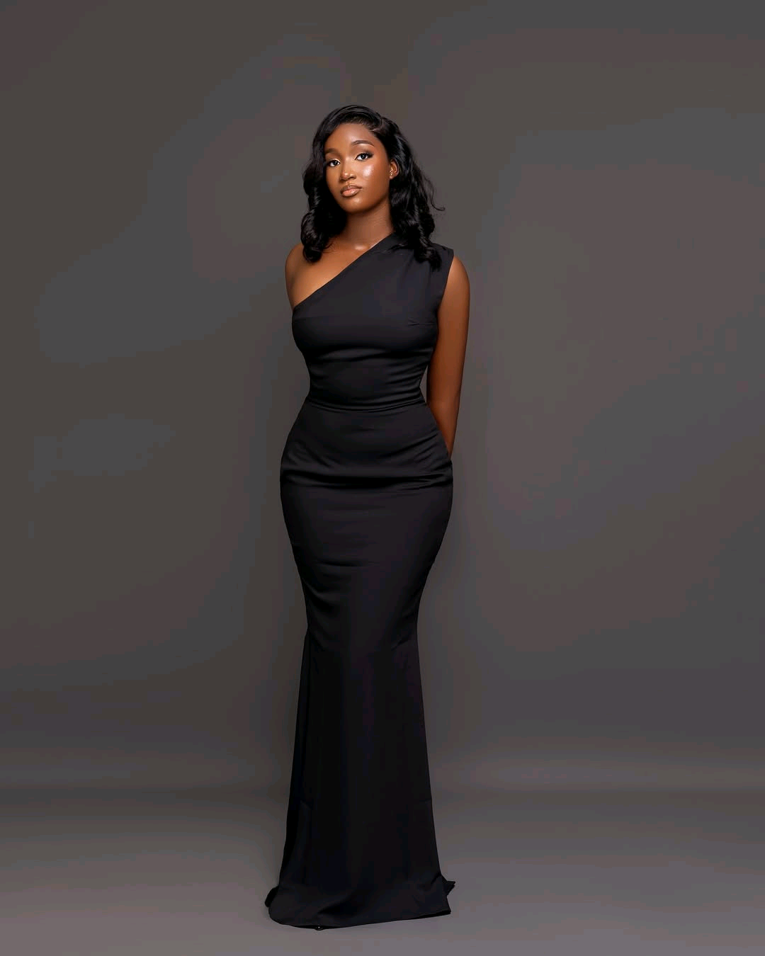 GOWN 915
