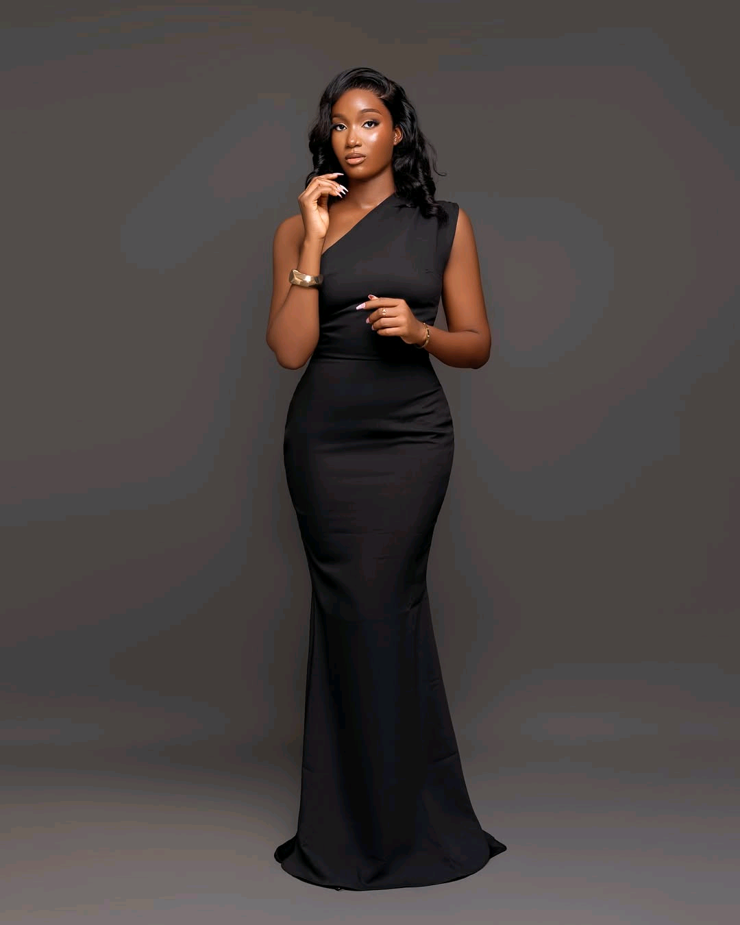 GOWN 915