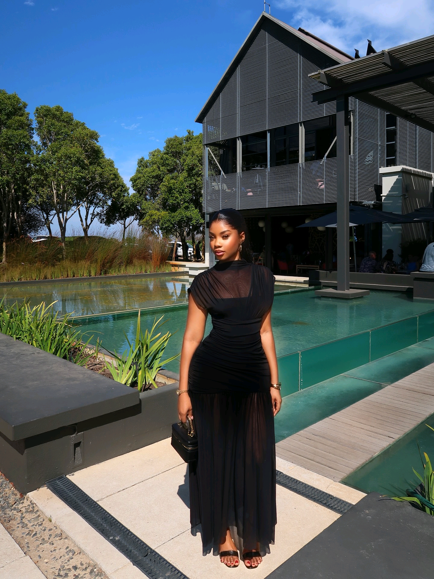 GOWN 920