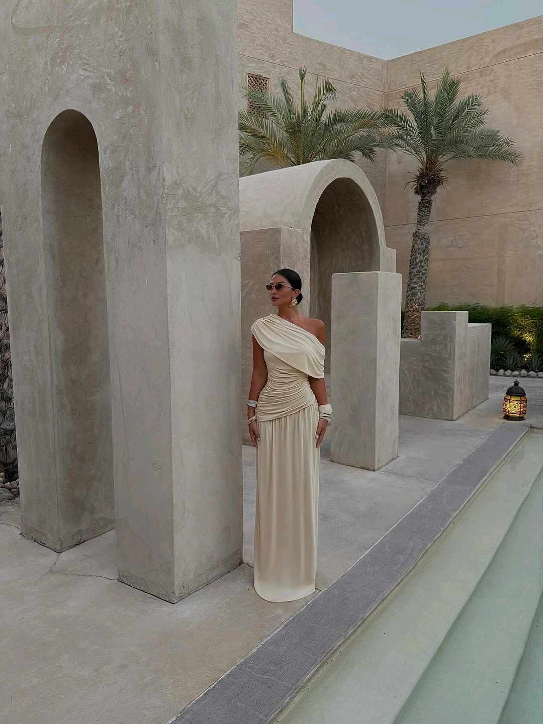 GOWN 928
