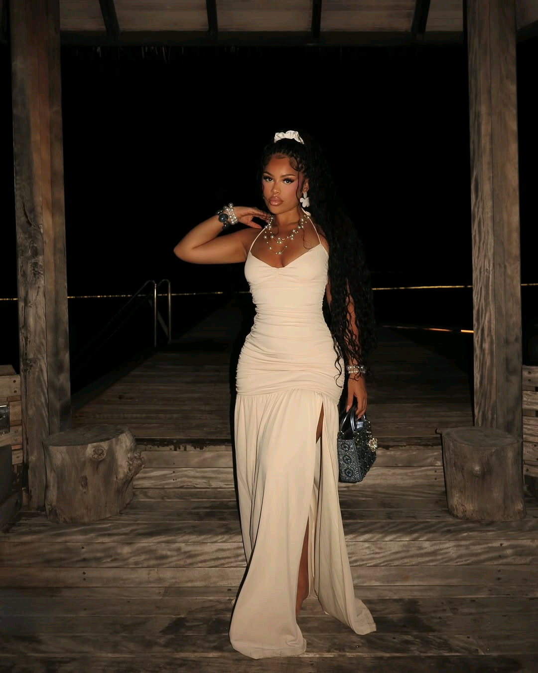 GOWN 945